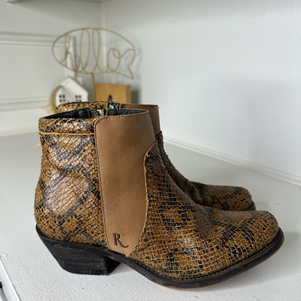 Justin x Reba Womens 7.5B Snakeskin Ankle Boots Western Booties Brown Side Zip - Picture 4 of 8